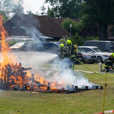 FW Flotwedel: 90 Jahre Ortsfeuerwehr und 60 Jahre Jugendfeuerwehr - Offensen feiert Jubiläum