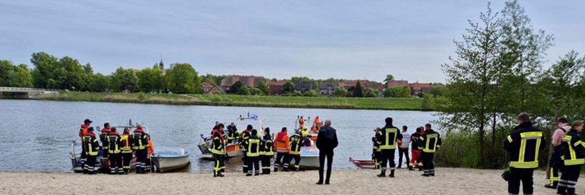 FW Lüchow-Dannenberg: +++ Tragisches Unglück auf dem Gartower See +++ Großeinsatz mit über 100 Einsatzkräften +++ Vater tödlich verunglückt +++