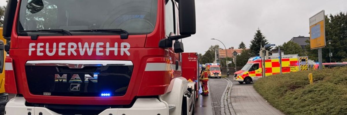 FW Neumünster: Schwerverletzter Radfahrer nach Verkehrsunfall mit LKW