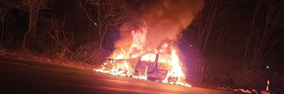 FW-Schermbeck: Nächtlicher PKW-Brand