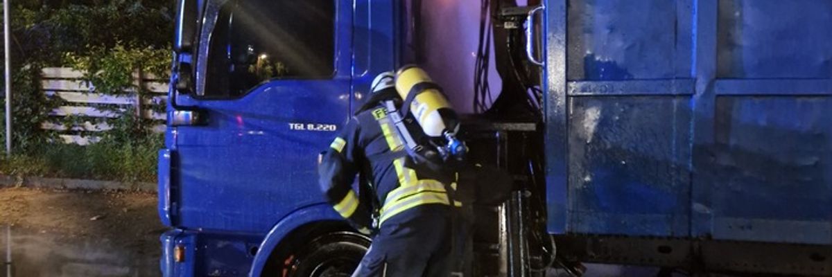 FW Celle: LKW-Brand direkt vor dem Feuerwehrhaus