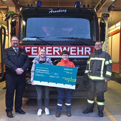FW-AR: Westnetz spendet 183 Euro an Jugendfeuerwehr Arnsberg - Unterstützung für Städtetour nach Stuttgart 2026