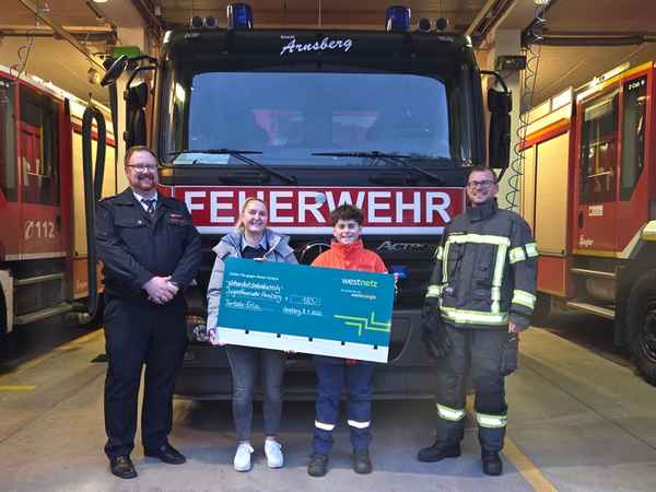 FW-AR: Westnetz spendet 183 Euro an Jugendfeuerwehr Arnsberg - Unterstützung für Städtetour nach Stuttgart 2026