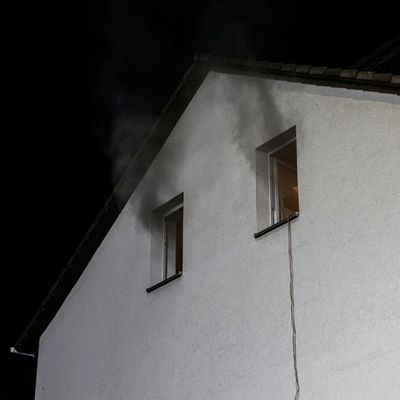 FW-MK: Arbeitsintensiver Tag für die Feuerwehr Iserlohn Feuer auf Balkon, Brandgeruch in Hennen, Kritischer Wohnungsbrand am Dördel