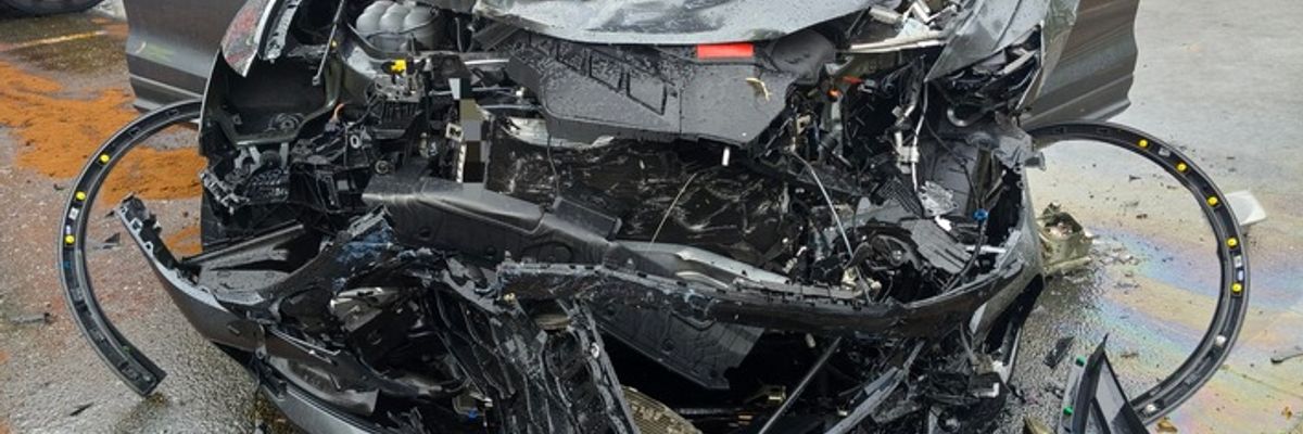 FW-OB: Verkehrsunfall auf der Bottroper Straße - Drei verletzte Personen