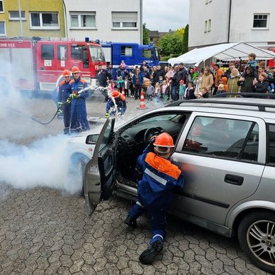 FW-AR: Familientag beim Löschzug Neheim begeistert Groß und Klein