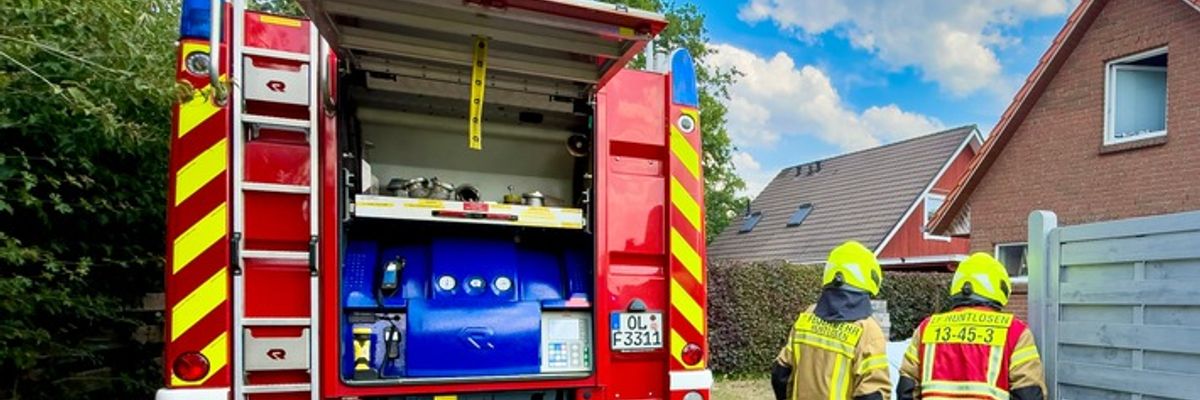 FW-OLL: Brennende Schaumstoffmatratze im Obergeschoss - Feuerwehr verhindert größere Brandausbreitung