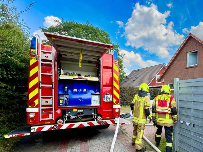FW-OLL: Brennende Schaumstoffmatratze im Obergeschoss - Feuerwehr verhindert größere Brandausbreitung