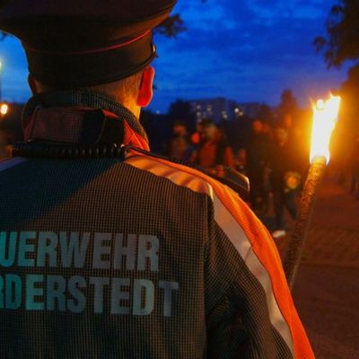 FW Norderstedt: Laternenumzug der Freiwilligen Feuerwehr Garstedt und des Herold Center Norderstedt