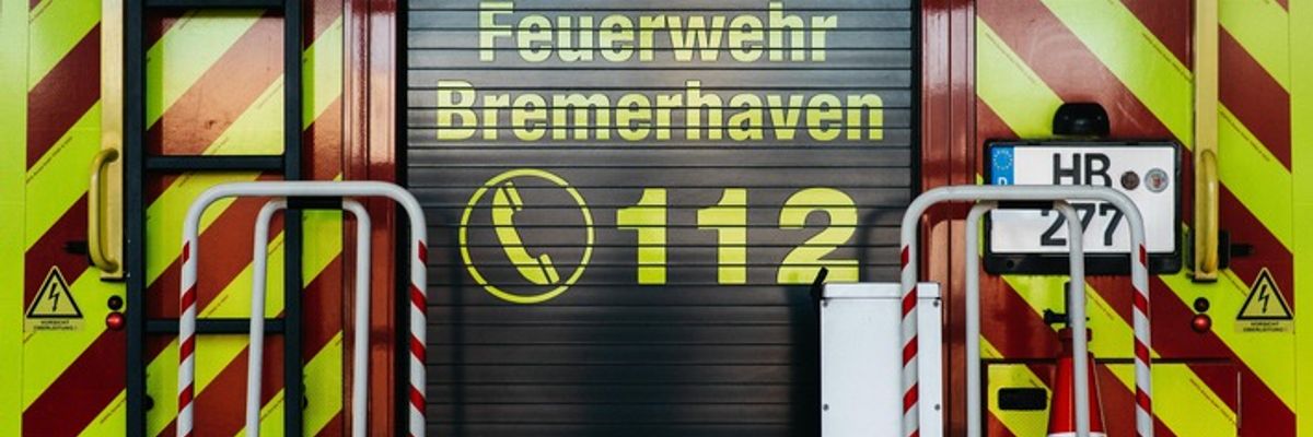 FW Bremerhaven: Rauchentwicklung aus Kellerschacht in der Hafenstraße