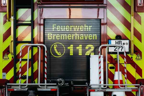FW Bremerhaven: Rauchentwicklung aus Kellerschacht in der Hafenstraße
