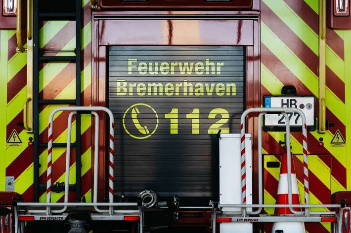 FW Bremerhaven: Rauchentwicklung aus Kellerschacht in der Hafenstraße