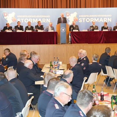 FW-Stormarn: Mitgliederversammlung: Thomas Proß von der Feuerwehr Poggensee mit dem deutschen Feuerwehr-Ehrenkreuz in Silber ausgezeichnet