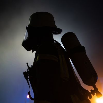 FW LK Neunkirchen: Feuerwehr Neunkirchen löscht Brand in Wiebelskircher Mehrfamilienhaus