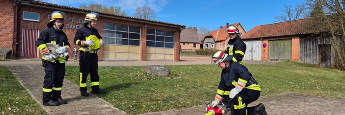 FW Südheide: 15 neue Feuerwehrleute aus der Gemeinde Südheide und 6 Mitglieder aus der Gemeinde Faßberg erreichen die "Qualifikationsstufe Einsatzfähigkeit"