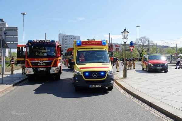 FW Dresden: Personen stürzt in Schacht - erfolgreiche Rettung des Schwerverletzten