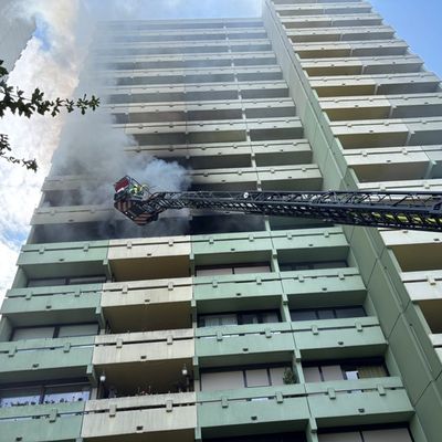 Feuerwehr MTK: Wohnungsbrand in Hochhaus der Hochheimer Weststadt - Keine Verletzten