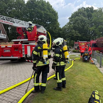 FW-AUR: Einfamilienhaus in Flammen