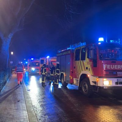FW-AUR: Menschenrettung infolge selbstgelöschten Feuers