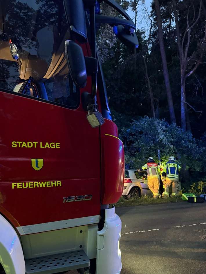FW Lage: Einsatz nach gemeldetem Alleinunfall auf der Soorenheider Straße