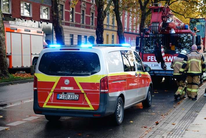 FW-E: Person von Regionalzug erfasst - Einsatz am Bahnhof Essen-Kray Nord