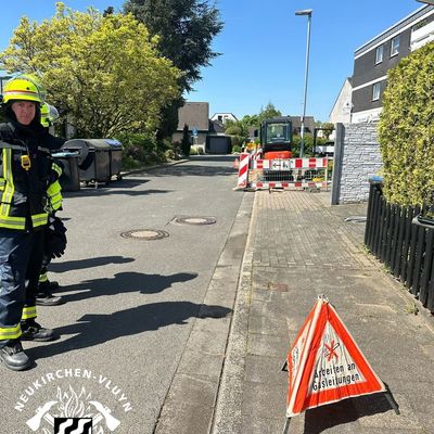 FW Neukirchen-Vluyn: Beschädigte Gasleitung sorgt für Feuerwehreinsatz