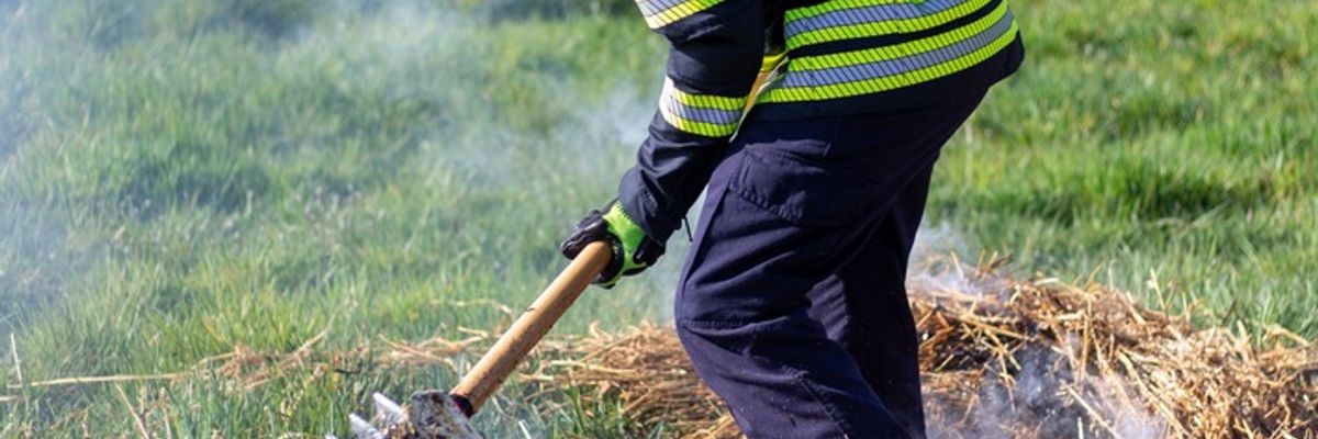 FW-BN: Strohballenbrand und mehrere Paralleleinsätze in der Nacht zu Freitag