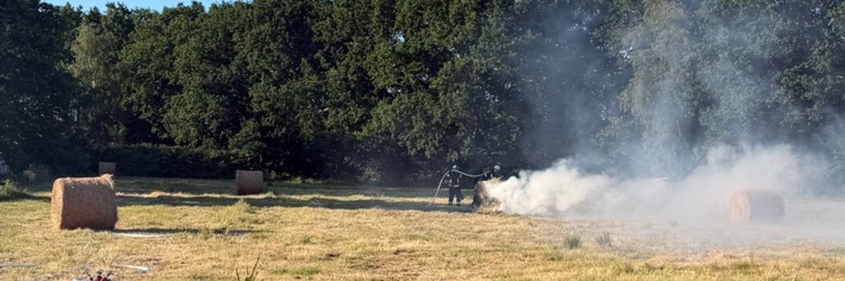 FW-AUR: Gepresstes Heu entflammt
