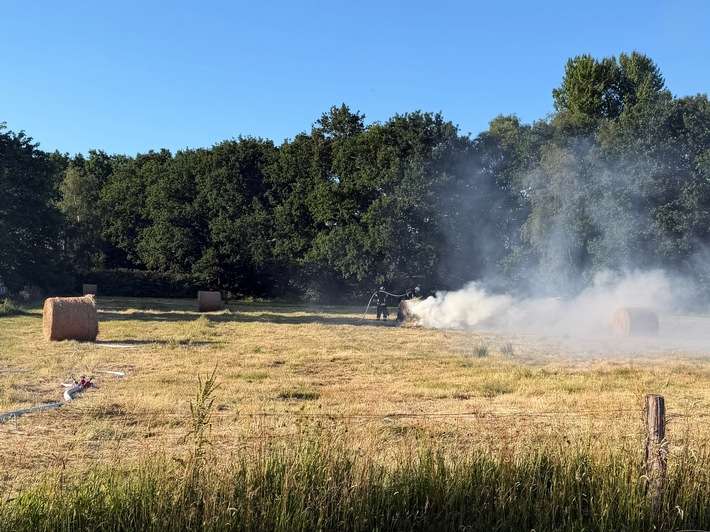FW-AUR: Gepresstes Heu entflammt