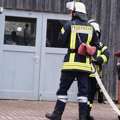 FFW Bergen: 23 neue Einsatzkräfte für die Stadtfeuerwehr Bergen - Erfolgreicher Abschluss der QS 1 Ausbildung