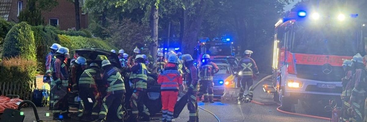 FW Norderstedt: Gefahrstoffeinsatz und Verkehrsunfall fordern die Feuerwehr Norderstedt am Mittwochabend
