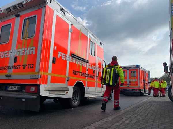 FW-GLA: Explosion gemeldet - Schwer verletzte Person auf ehemaliger Bahntrasse aufgefunden