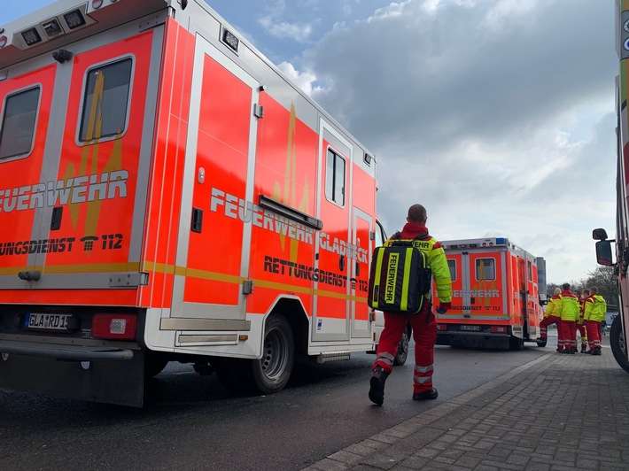 FW-GLA: Explosion gemeldet - Schwer verletzte Person auf ehemaliger Bahntrasse aufgefunden
