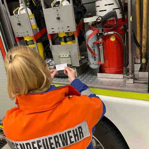 Titlebild: Jugendfeuerwehr „Tabu“ – Feuerwehrgeräte erraten und finden