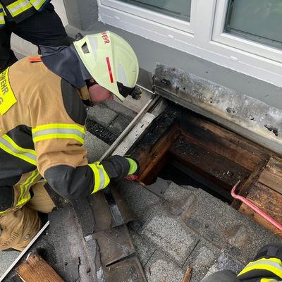 FW-PL: Entstehungsbrand Dach an der Herscheider Straße