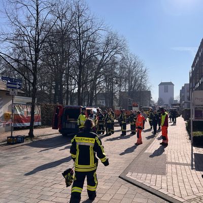 FW Horn-Bad Meinberg: CO2-Austritt verletzt fünf Personen - zwei bewusstlose Personen durch Feuerwehr gerettet - komplexer Einsatz dauert 15 Stunden