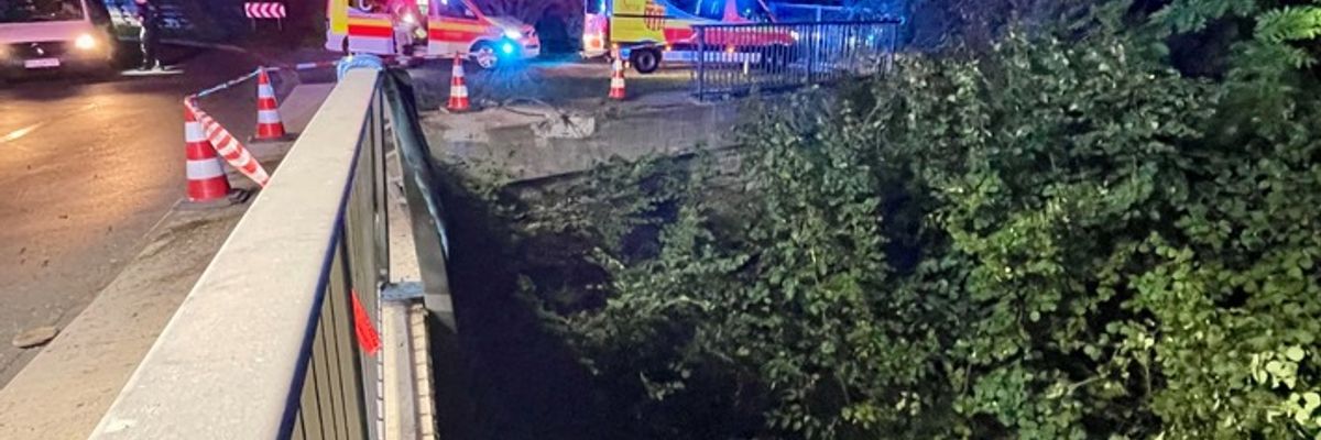 FW Paderborn: Verkehrsunfall in Paderborn Wewer fünf Verletzte nach Alleinunfall