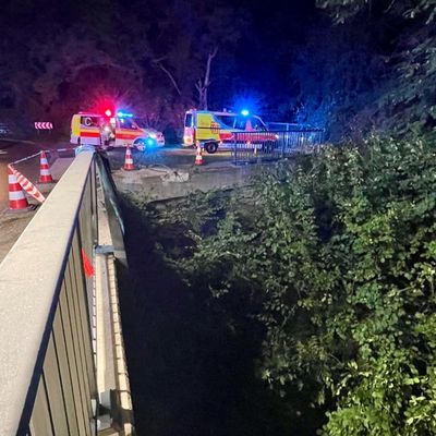 FW Paderborn: Verkehrsunfall in Paderborn Wewer fünf Verletzte nach Alleinunfall