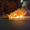 FW Hünxe: Pkw in Flammen - Fahrzeugbrand auf Rastplatz