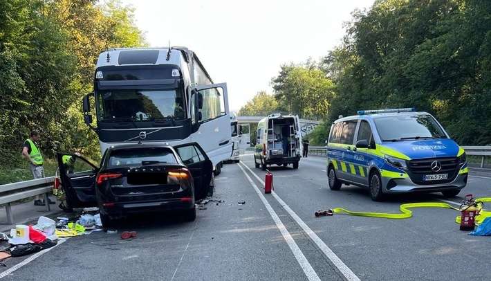 FW Paderborn: Verkehrsunfall auf der B1n fordert zwischen den Ausfahrten Diebesweg und Schützenstraße ein Todesopfer