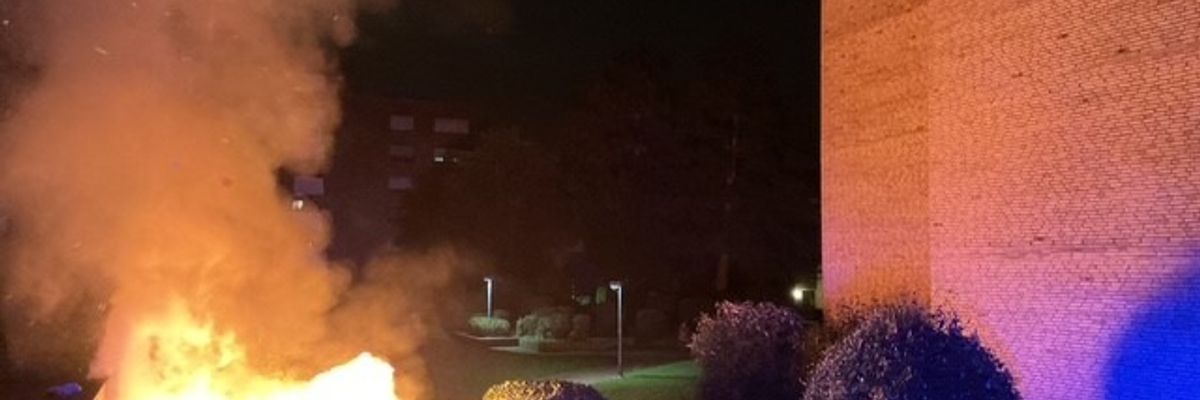 FW-BN: Brand an einem Gebäude
