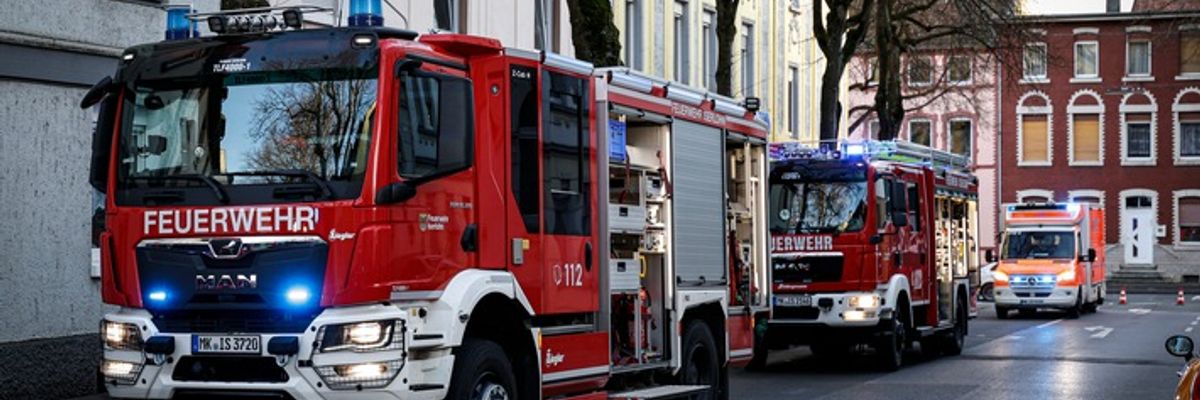 FW-MK: Entstehungsbrand in einer Lagerhalle
