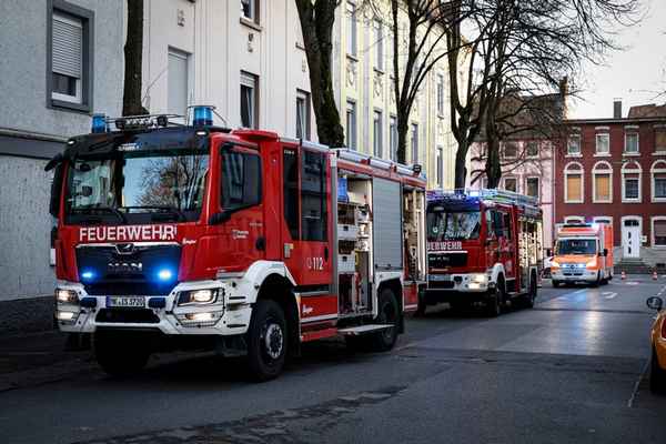 FW-MK: Entstehungsbrand in einer Lagerhalle