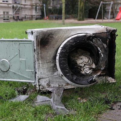 FW-E: Zimmerbrand in Essen-Frohnhausen - brennende Waschmaschine verrauchte Wohnung