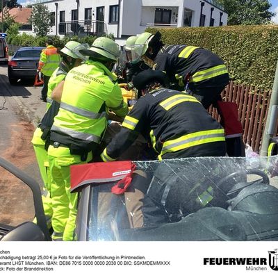 FW-M: Schweres Gerät zur schonenden Rettung (Aubing)