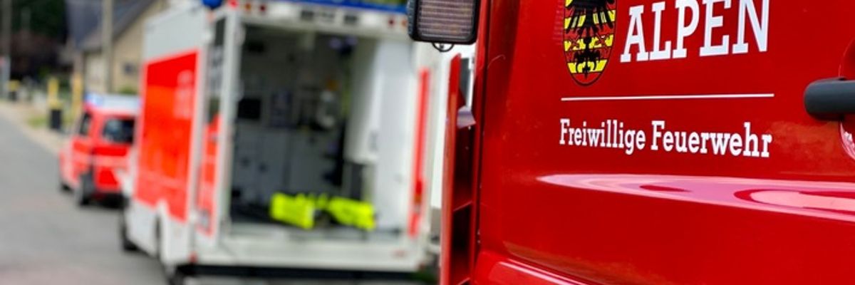 FW Alpen: Tragehilfe für den Rettungsdienst