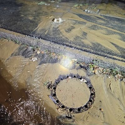 FW-WRN: Wasserrohrbruch sorgt für Schäden am Gehweg