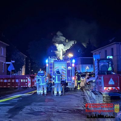 FW-RE: Vollbrand eines Dachstuhls in Recklinghausen-Röllinghausen - keine Verletzten