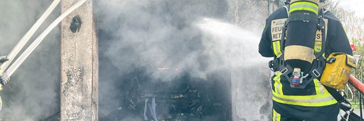 FW-BO: Garagenbrand in Bochum Stiepel