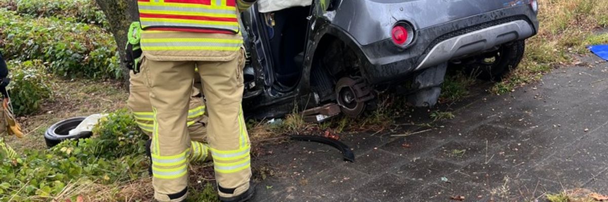 FW Paderborn: Verkehrsunfall mit zwei beteiligten Fahrzeugen